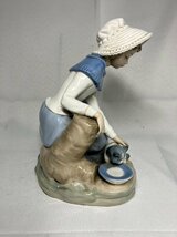 【中古品】『2-013』LLADRO リヤドロ 少女と猫　陶器人形_画像5