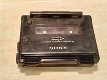 【通電OK・ジャンク扱い品】SONY SPORTS　　WALKMAN FM WM-F5 ソニー スポーツ ウォークマン カセットプレーヤー_画像3