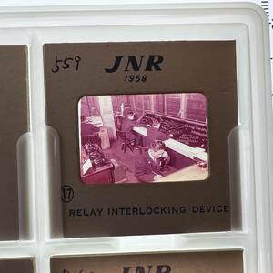 【昔の鉄道写真 ネガ ポジ】relay interlocking device/継電連動装置/操作室■国鉄/JNR/1958年■星晃■P-559■240228