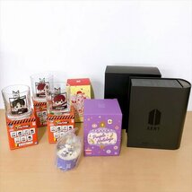 829*BTS グッズ まとめて 大量 ぬいぐるみ/フィギュア/アートパネル/缶バッチ/アクスタ/ラバーストラップ/コップ/ポーチ等 未使用あり_画像4