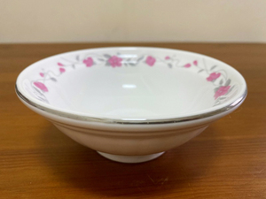  Taiwan retro * large same *..... deep type small plate pink floral print silver .* Taiwan tableware * Vintage 