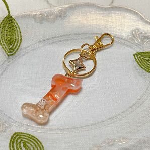 【ハンドメイド】イニシャル 『I』 キーホルダー　砂浜　水面　レジン　貝殻　カラーシェル