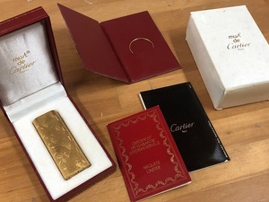 美品　Cartier カルティエ ライター ゴールド　円柱　金箔柄　ガスライター　火花確認済み　箱等、付属品付き（M6025）