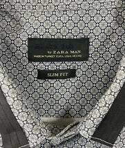 E-1226 USED輸入シャツ ZARA MAN グレー系総柄　前立てのボタンが隠れるタイプ　長袖フォーマルシャツ　L (EUR-FIT) _画像4