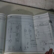 80系 100系ハイラックス　修理書　配線図　新車解説書　カタログ等まとめて8点！　80ハイラックス　130系ハイラックスサーフ　　当時物　_画像10