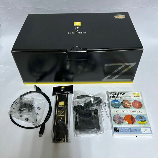 Nikon Z7 レンズ24-70mm FTZ の元箱と付属品