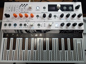 ARTURIA MicroFreak Vocoder Edition【超美品】