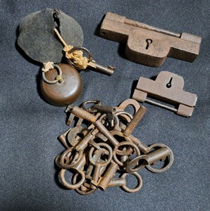 各種 古い鍵・錠前
