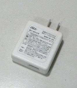 USB充電器　KDDI　ACアダプタ03　0301PQA　DC5.0V1.0A　■yh2134