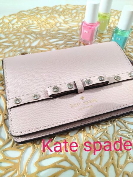 Kate spadeのくすみピンク2つ折り財布