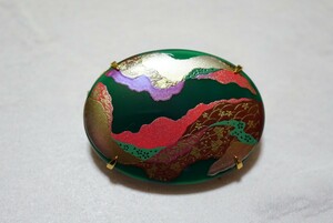 113 和装小物 天然瑪瑙 金蒔絵 帯留め ブローチ オビドメ ヴィンテージ アクセサリー カラーストーン 天然石 アゲート アンティーク 装飾品