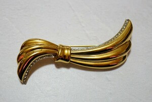 331 YVES SAINT LAURENT/イヴサンローラン ブローチ ブランド ヴィンテージ アクセサリー ゴールドカラー アンティーク YSL 装飾品