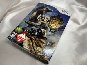 【美品】Wii MONSTER HUNTER 3 tri モンスターハンター３トライ 狩猟の手引き2冊 元箱あり