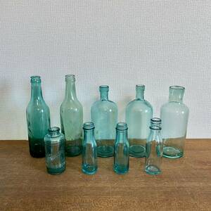 昭和レトロ　ブルーグリーン　ガラス瓶　9点セット　/ 薬瓶　空瓶　ボトル　エンボス　気泡ガラス　ゆらゆら