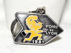 foire de lyon 　1981　duseaux社　キーホルダー フランスアンティーク　morvan モルヴァン 本体４，３ｃｍ×２，７ｃｍ　france key chain