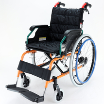 車椅子 車いす 車イス 軽量 コンパクト 自走式 スニーカー B104-AS カドクラ Mサイズ_画像3