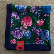 未使用タグ付きKENZO 花柄　スカーフ　シルク100% 紺　紫　青　赤　ピンク　緑　大判　絹　ケンゾー_画像9