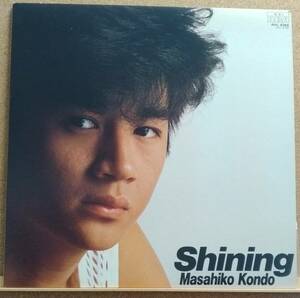 LP(ピンナップ付き・RHL-8366・’84年盤・昭和アイドル) 近藤 真彦 KONDO MASAHIKO / シャイニング Shining【同梱可能６枚まで】060223