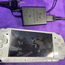 【中古良品】SONY PSP 3000充電器　人気ソフト付き_画像2