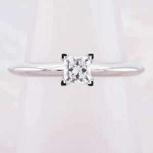 32401 ★Tiffany&Co.★ プリンセスカット ダイヤリング 0.23ct