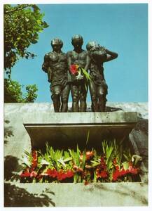 沖縄 健児の塔 慰霊碑 銅像 カラー B