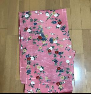 美品　絹の小紋　椿と万寿菊模様