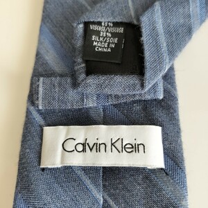  Calvin Klein (Calvin Klein) light blue stripe necktie 