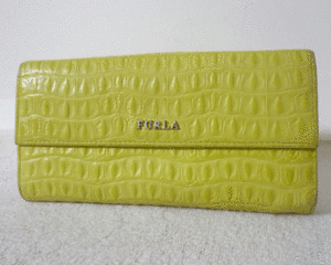フルラ　FURLA　レザー　イエローグリーン系　黄緑系　クロコ型押し　長財布　ロングウォレット　レディース