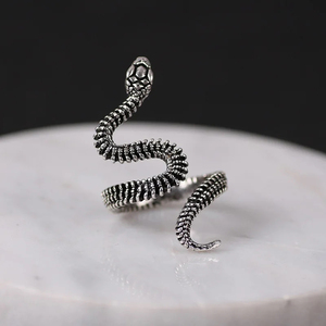 リング 指輪 スネーク 蛇 へび スネークリング シルバー スパイラル 爬虫類 風水 開運 アンティーク調 サイズ調整可 フリーサイズ