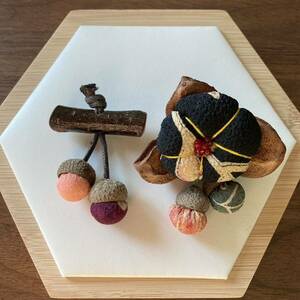 古布 ちりめん細工 和風 ハンドメイド つまみ細工 ブローチ　和装　着物地　和小物　さくらんぼ　梅