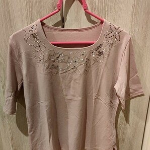 美品　婦人服　ミセス　シニア　Tシャツ　キラキラ　薄ピンク　M〜Lサイズ
