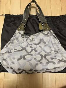 COACH コーチ　シグネイチャー　ショルダーバッグ　レディース　中古品