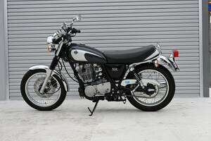 令和４年式 SR400 走行230km 極美車 シャッターガレージ保管 車検残り約１年