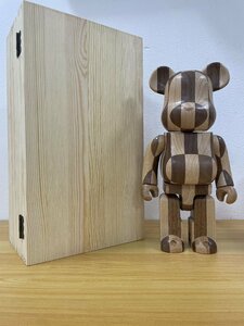 BE@RBRICK WORLD WIDE TOUR KAWS x カリモク x 400% by MEDICOM TOY ベアブリック 置物 ■ 中古 ■ 美品 ■ 箱付き