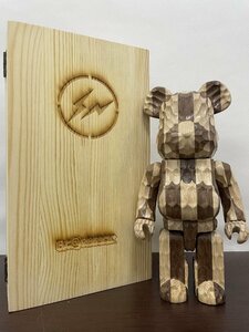 BE@RBRICK WORLD WIDE TOUR KAWS x カリモク x 400% by MEDICOM TOY ベアブリック 置物 ■ 中古 ■ 美品 ■ 箱付き