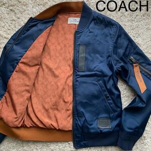 極美品/M相当●COACH コーチ 2way フライトジャケット ボンバー MA-1 ブルゾン　中綿 袖ロゴチャーム 裏地シグネチャー総柄　ネイビー