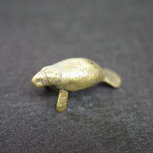 ジュゴン　マナティ　人魚　真鍮　ブラス　金運　brass 置物　アクセサリー　フィギュア　文鎮　スナメリ　イルカ