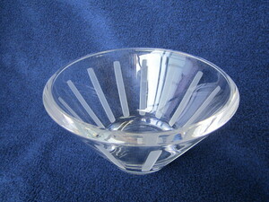 WEDG　ＷOOD「ウエッジ　ウッド」クリスタルガラス製ボール　直径19㎝　高さ10.5㎝　使用中古ですが「美品」です。