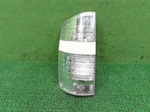 ヴォクシー　DBA-AZR60G　左テールランプ　LED　イチコー　28-185　042　フィラーパネル付
