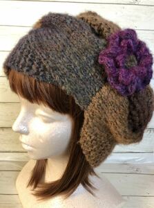 手編みの変形デザインニット帽　ふわふわブラウン系グラデーション　ハンドメイド　帽子　
