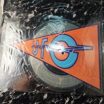 UFO THIS TIME UK盤　パッチ　UFO This time 7" cut-out picture disc single._画像2