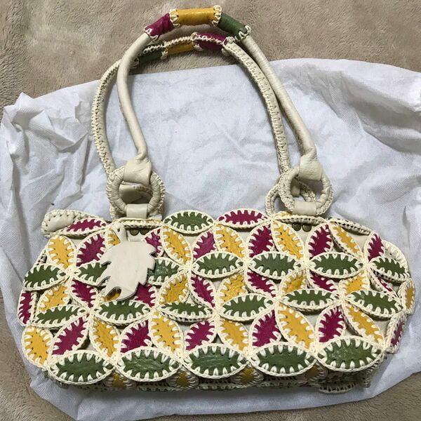 ☆ベトナム☆　手作りバッグ　革製品　手縫い ハンドバッグ 花柄 ショルダーバッグ 鞄