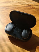 【極美品】 BOSE QuietComfort Earbudsトリプルブラック Bluetooth 超強力ノイズキャンセリング マイク付 タッチ操作 防滴 ワイヤレス_画像2