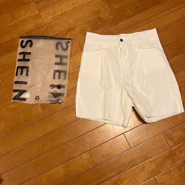 新品　sHIEN 白パンツ　切りっぱなし　ハーフパンツM