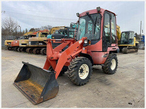 Tiresショベル(Wheel Loaderー) クボタ R420D 2004 3,561h キャビン　ヒーターincluded！！