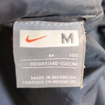 F9568AE NIKE ナイキ ベンチコート 中綿コート ブラック キッズ サイズM (140cm～150cm) スポーツ ダウンコート フーディー 防寒 あったか_画像7