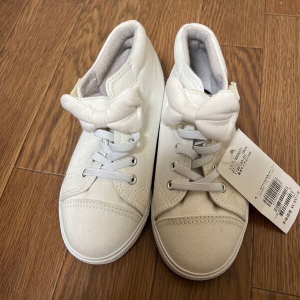 未使用・タグ付き♪ べべ Bebe キッズスニーカー リボン