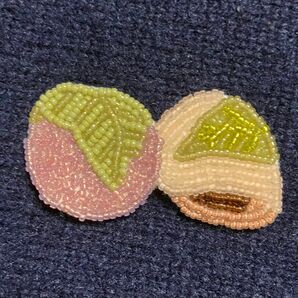 ビーズ刺繍　ブローチ　さくらもち　バッジ　桜餅　桜もち　和菓子　春