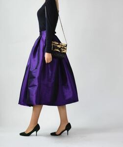 レディース　ロングスカート　タック 無地 光沢感ポンポンスカート　紫色