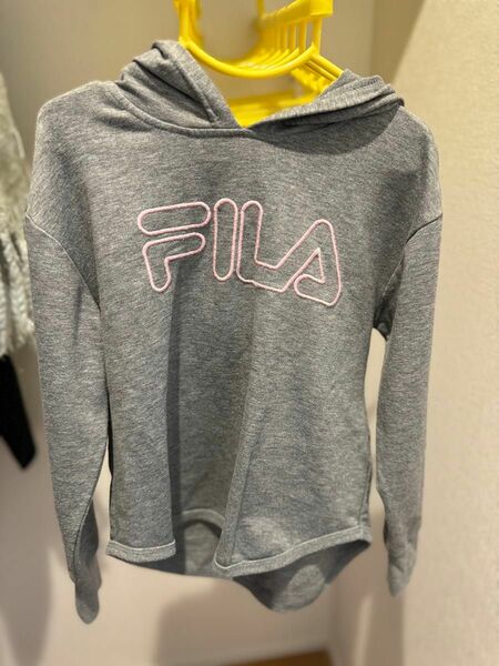 美品　FILA 薄手　パーカー　子供服　